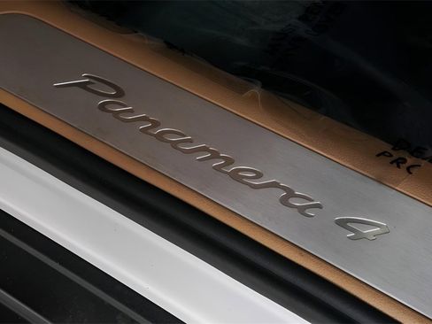Used 2020 Porsche Panamera 4 image 20