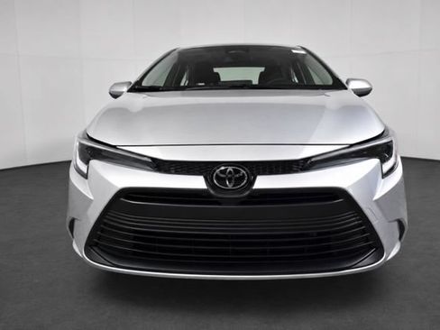 Used 2026 Toyota Corolla LE FWD image 2
