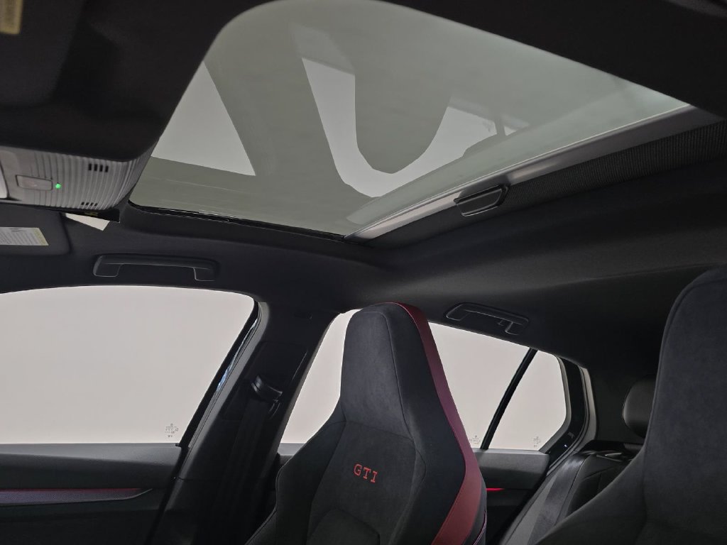 New 2026 Volkswagen GTI SE FWD image 30