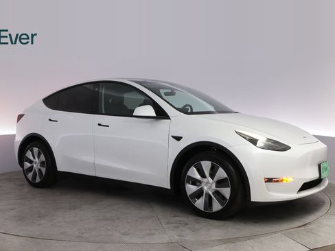 Used 2023 Tesla Model Y Long Range AWD/4WD image 14