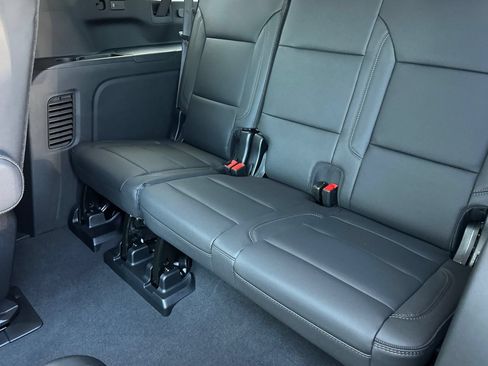 New 2026 Chevrolet Suburban High Country AWD/4WD image 15