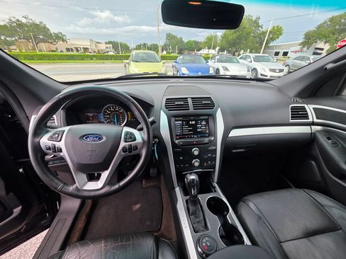 Used 2015 Ford Explorer XLT w/ Equipment Group 202A AWD/4WD image 10
