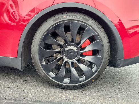 Used 2023 Tesla Model Y Performance AWD/4WD image 10