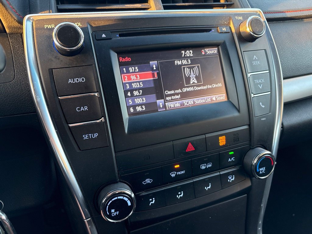 Used 2015 Toyota Camry SE w/ Moonroof Package FWD image 22