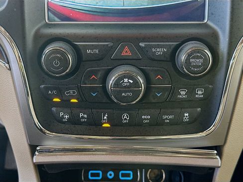 Used 2018 Jeep Grand Cherokee Limited AWD/4WD image 18