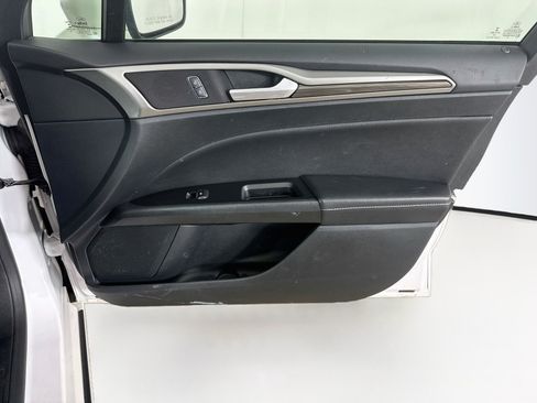 Used 2019 Ford Fusion SEL FWD image 32
