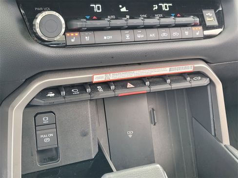 Used 2025 Toyota Tundra Limited image 19