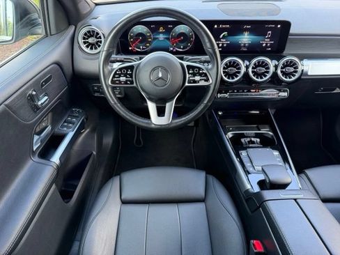 Used 2023 Mercedes-Benz GLB 250 4MATIC image 11
