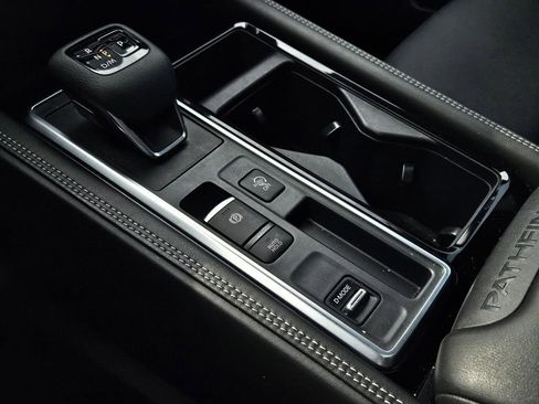 Certified 2024 Nissan Pathfinder Platinum image 26