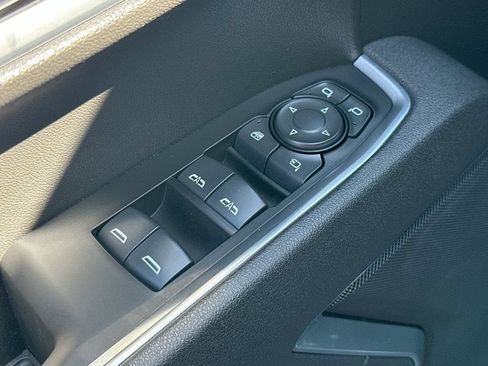 Used 2025 GMC Sierra 1500 SLT RWD image 17