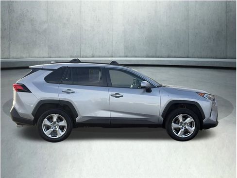 Used 2021 Toyota RAV4 Limited image 12