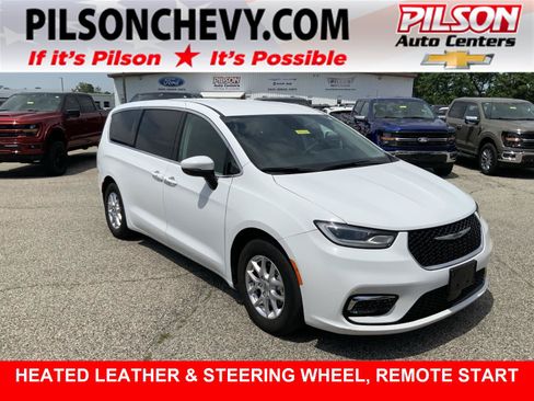 Used 2023 Chrysler Pacifica Touring-L FWD image 1