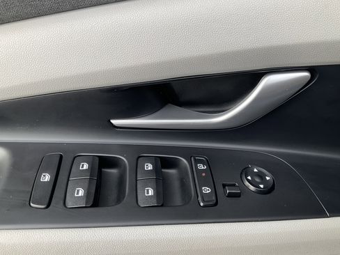 Used 2024 Hyundai Elantra Limited image 26