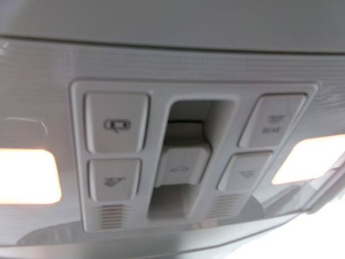 Used 2024 Volkswagen Jetta SE FWD image 13