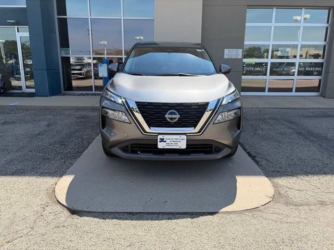 Used 2023 Nissan Rogue SV AWD/4WD image 3