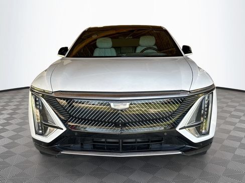 Used 2024 Cadillac Lyriq Luxury RWD image 2
