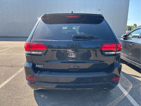 Used 2019 Jeep Grand Cherokee Altitude AWD/4WD image 4