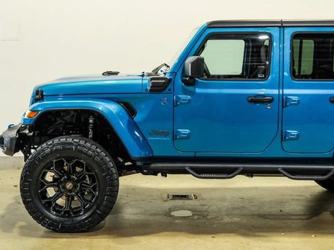Used 2024 Jeep Wrangler Unlimited w/ Convenience Group AWD/4WD image 41