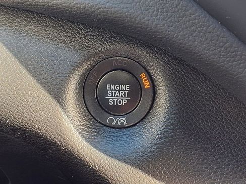 Used 2019 Jeep Cherokee High Altitude FWD image 10