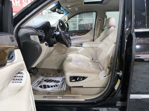 Used 2019 Cadillac Escalade ESV Luxury image 17