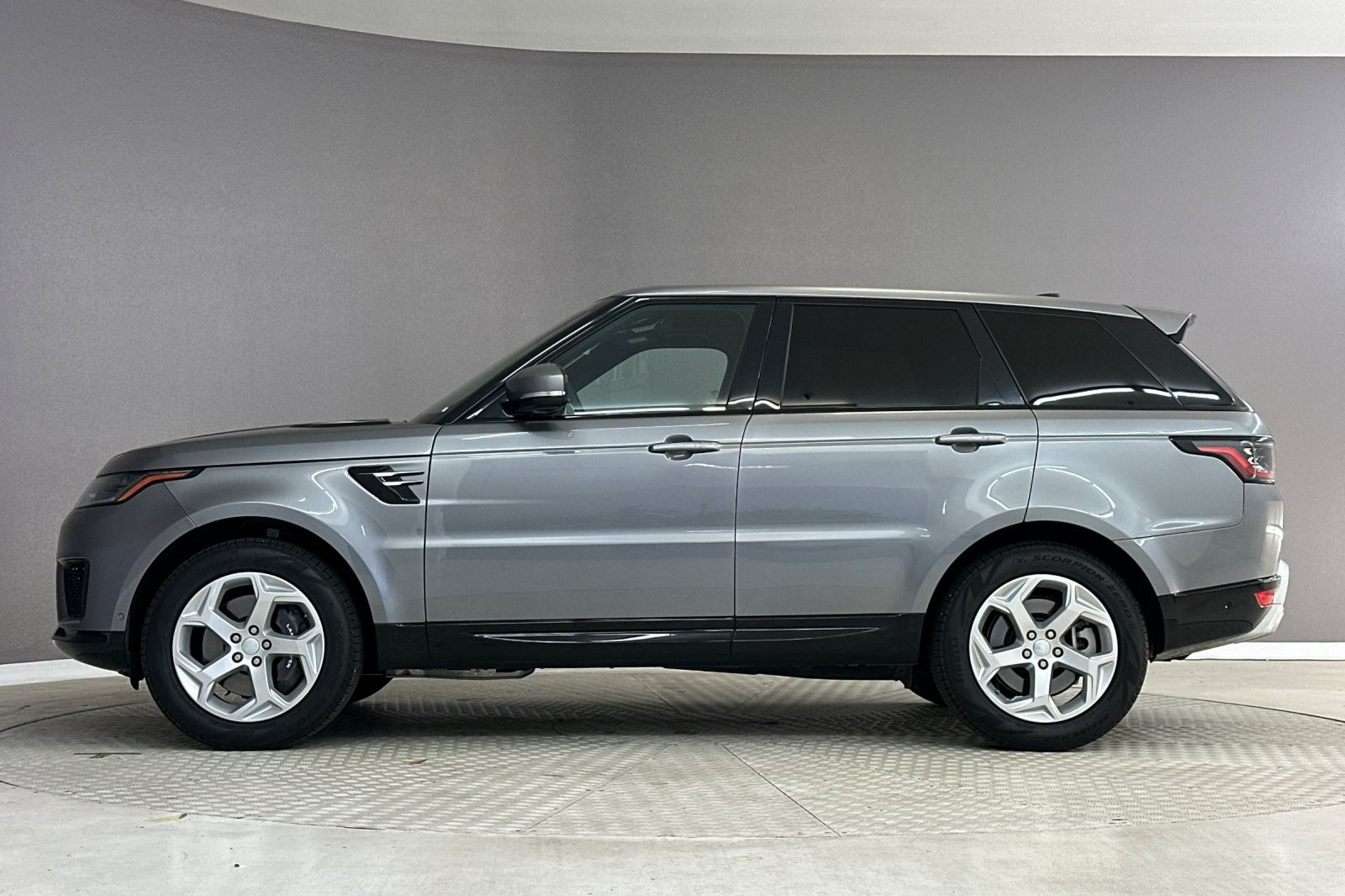 Used 2020 Land Rover Range Rover Sport HSE AWD/4WD image 2