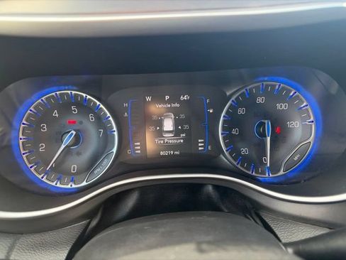 Used 2020 Chrysler Pacifica Touring-L FWD image 17