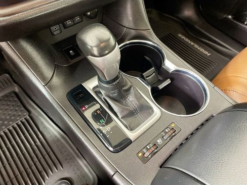 Used 2018 Toyota Highlander Limited image 20