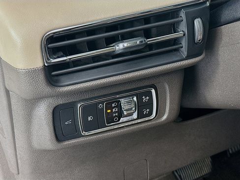 Used 2020 Lincoln Corsair Reserve w/ Appearance Package FWD image 10