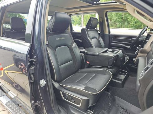 Used 2019 RAM 1500 Laramie AWD/4WD image 9
