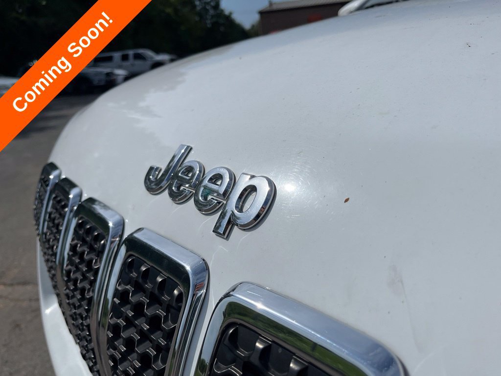 Used 2019 Jeep Cherokee Latitude w/ Popular Appearance Group AWD/4WD image 4