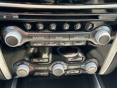 Used 2018 Nissan Pathfinder S AWD/4WD image 29