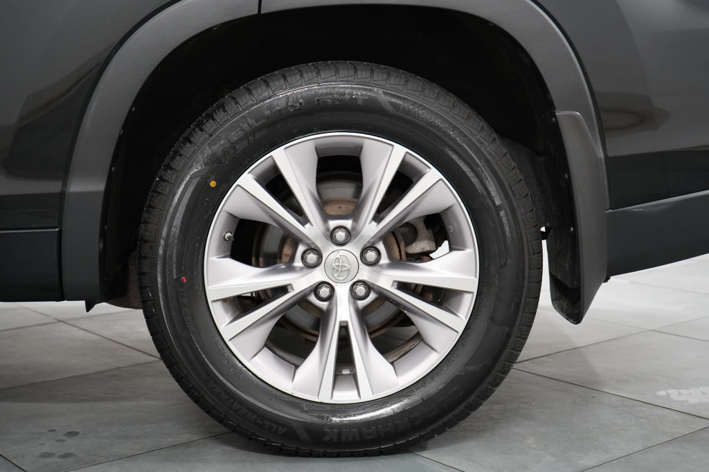 Used 2014 Toyota Highlander XLE AWD/4WD image 38