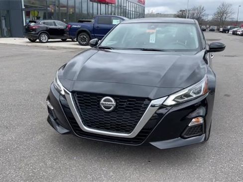 Certified 2022 Nissan Altima 2.5 SV w/ SV Premium Package image 3