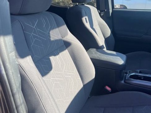 Used 2018 Toyota Tacoma TRD Sport w/ Technology Package image 11