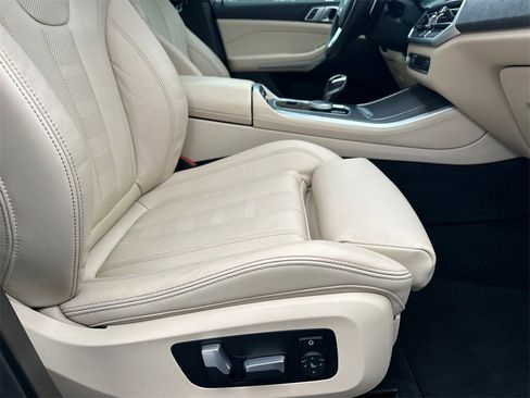 Used 2022 BMW X5 sDrive40i w/ Parking Assistance Package image 14