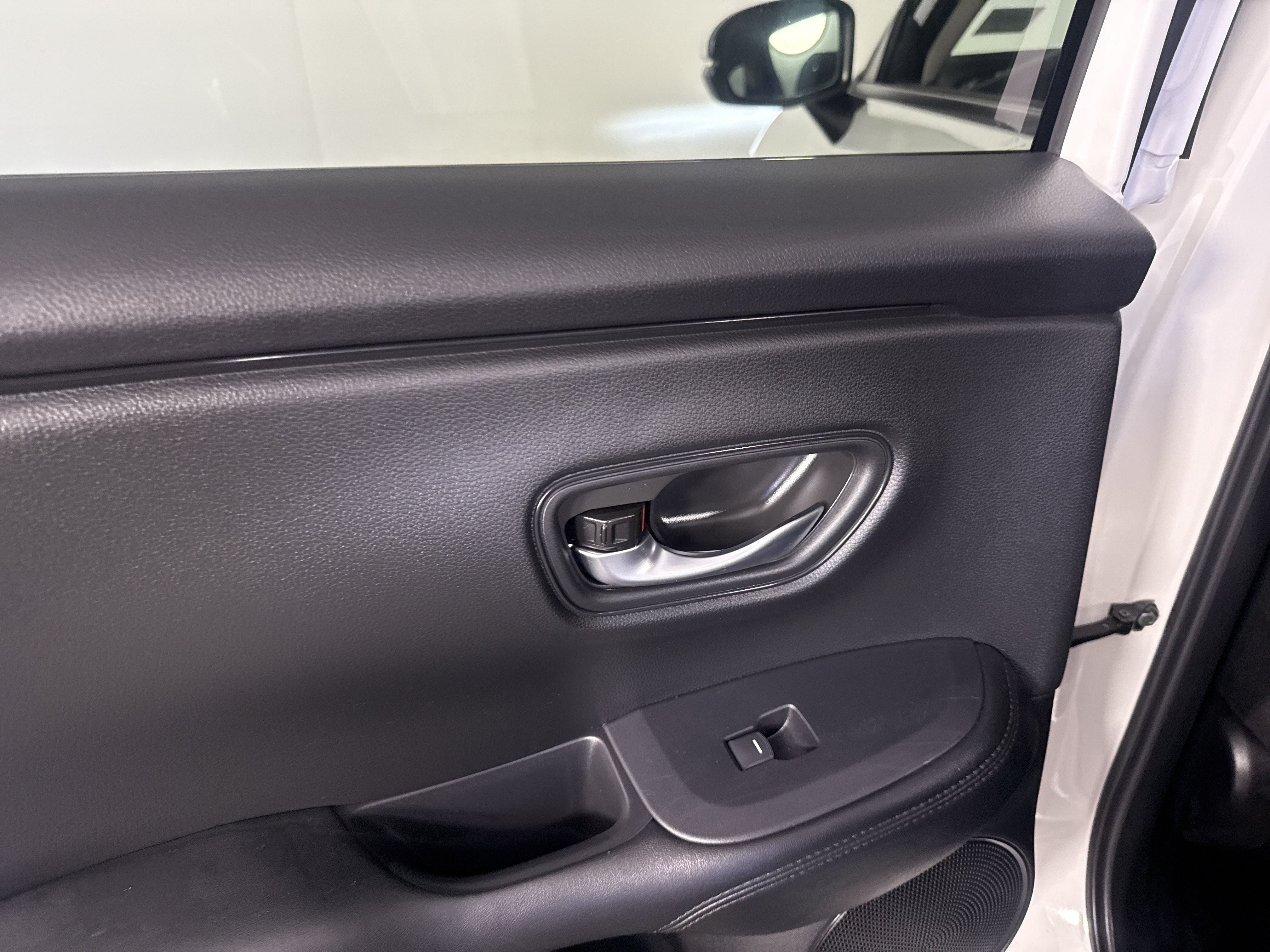 Certified 2026 Honda HR-V LX image 33