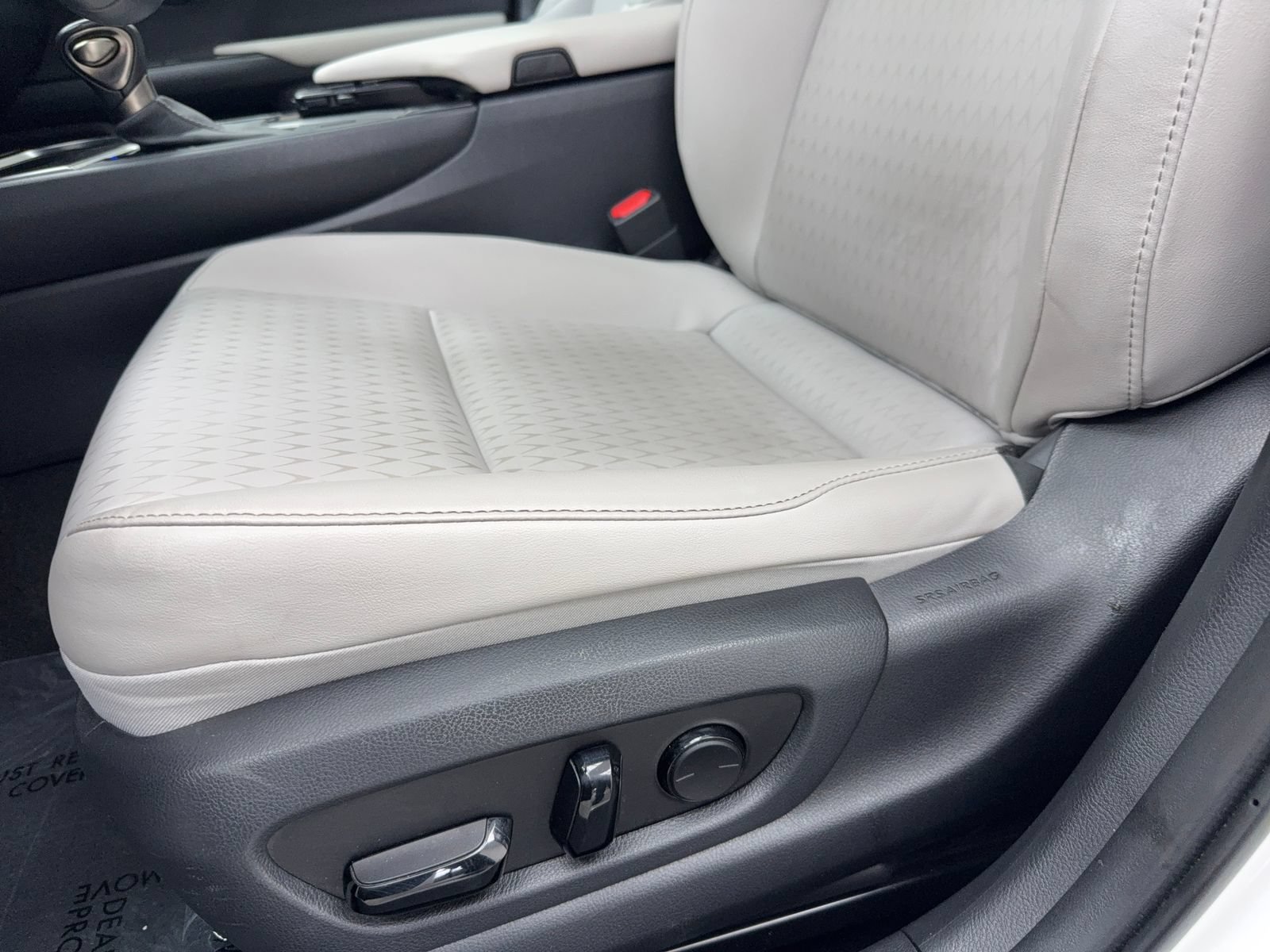 Used 2022 Lexus UX 200 w/ Accessory Package (Z2) FWD image 35
