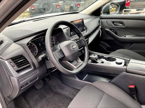 Used 2025 Nissan Rogue S AWD/4WD image 8