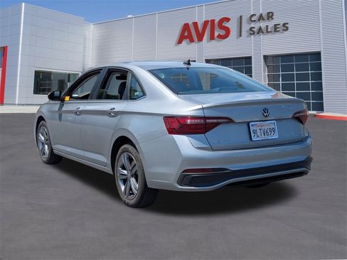Used 2024 Volkswagen Jetta SE image 9