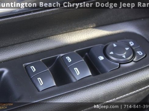 Used 2024 GMC Terrain SLE image 17