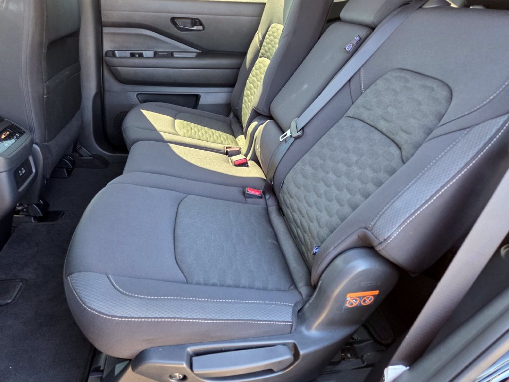 Used 2025 Nissan Pathfinder SV FWD image 23
