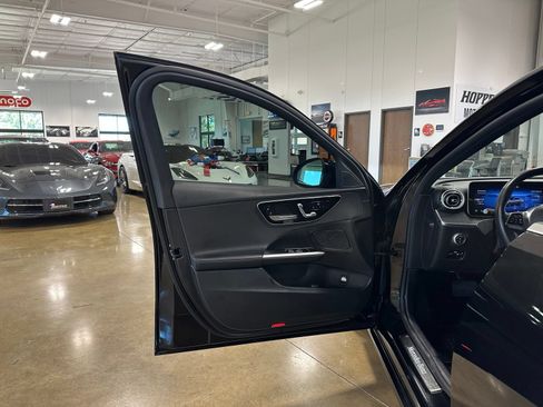 Used 2022 Mercedes-Benz C 300 4MATIC Sedan image 11