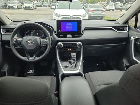 Used 2025 Toyota RAV4 XLE image 9