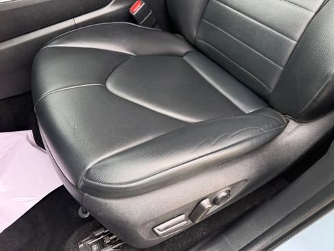 Used 2022 Toyota Highlander XLE AWD/4WD image 18