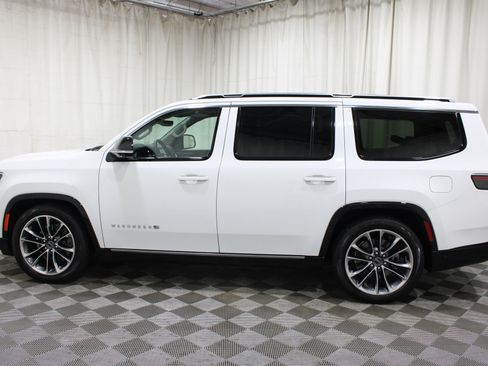 Used 2024 Jeep Wagoneer Series III w/ Premium Group I AWD/4WD image 39