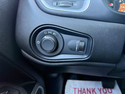 Used 2019 Jeep Renegade Sport w/ Sport Appearance Group FWD image 34