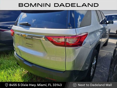 Used 2021 Chevrolet Traverse LS image 4