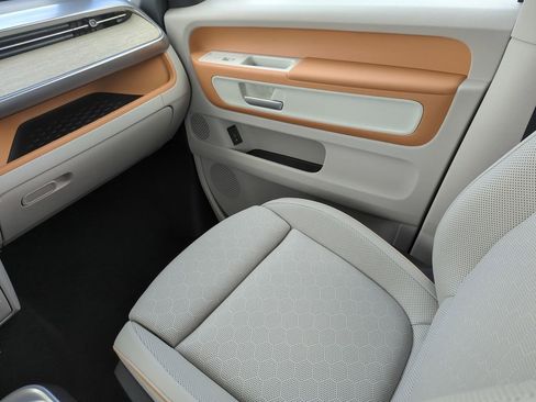 Used 2025 Volkswagen ID. Buzz Pro S Plus RWD image 18