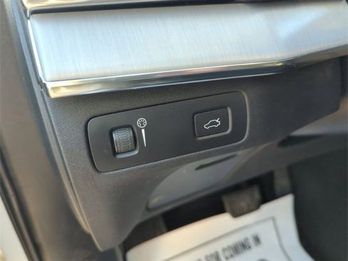 Used 2022 Volvo XC90 T5 Momentum w/ Climate Package image 36