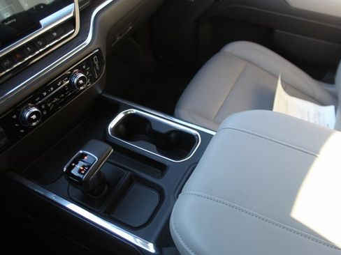 Used 2023 GMC Sierra 1500 SLT image 28